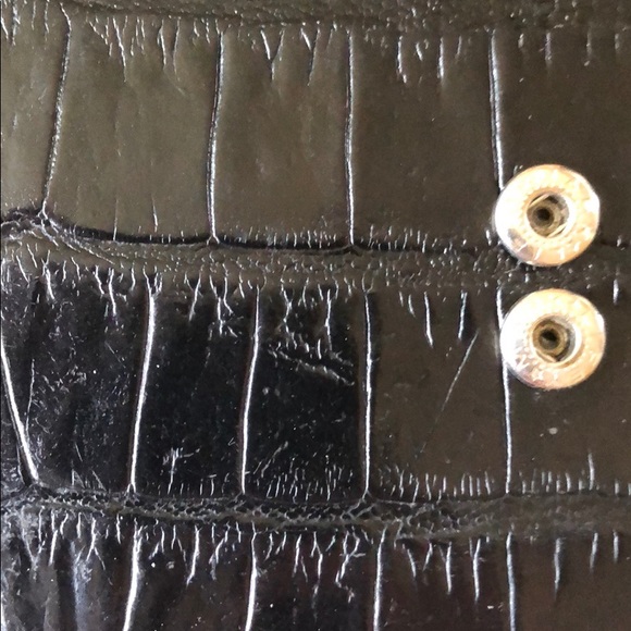 Crossbody wallet purse with silver corners. - Picture 3 of 4